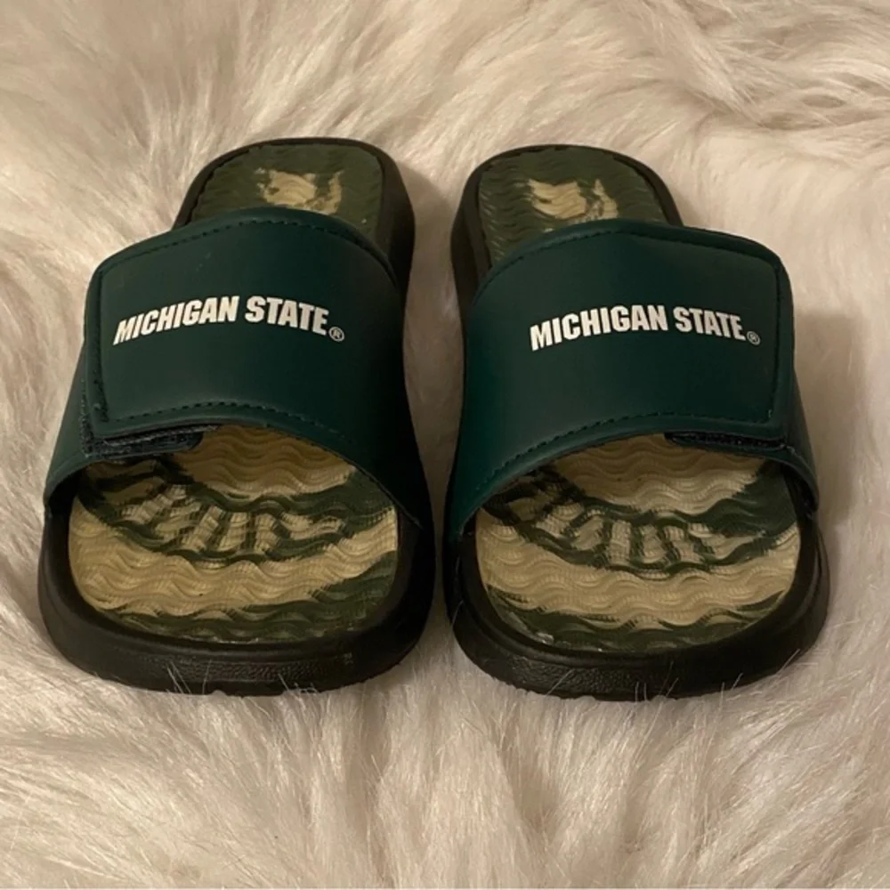 Michigan State Youth Sandals Slip‎ On Green Slides Size 2-3 Large